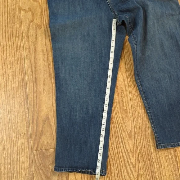 LL Bean favorite crop straight fit jeans, women's 18R (35" waist) - Picture 4 of 7